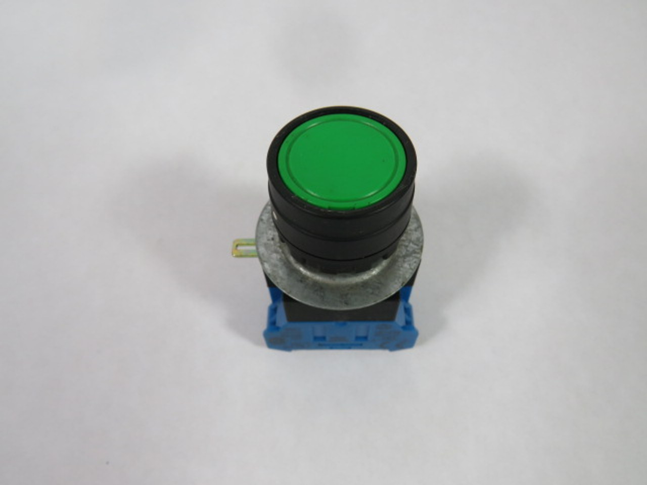 IDEC HW1B-M1F10-G Non-Illuminated Round Green Push Button 1NO USED