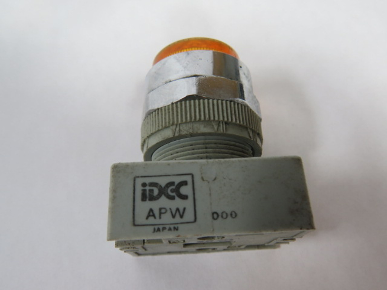 IDEC APW199D-A-12V Amber Pilot Light 12V USED