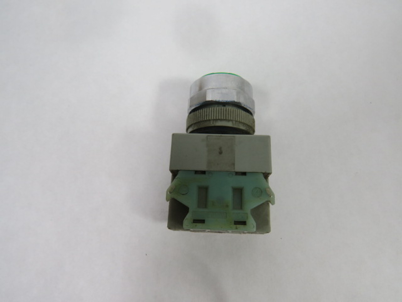 IDEC ABW111-G Non-Illuminated Green Push Button 1NO/1NC USED