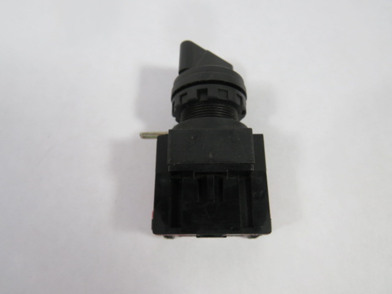 IDEC HW1S-2TF01 Selector Switch 1NC 2-Position USED