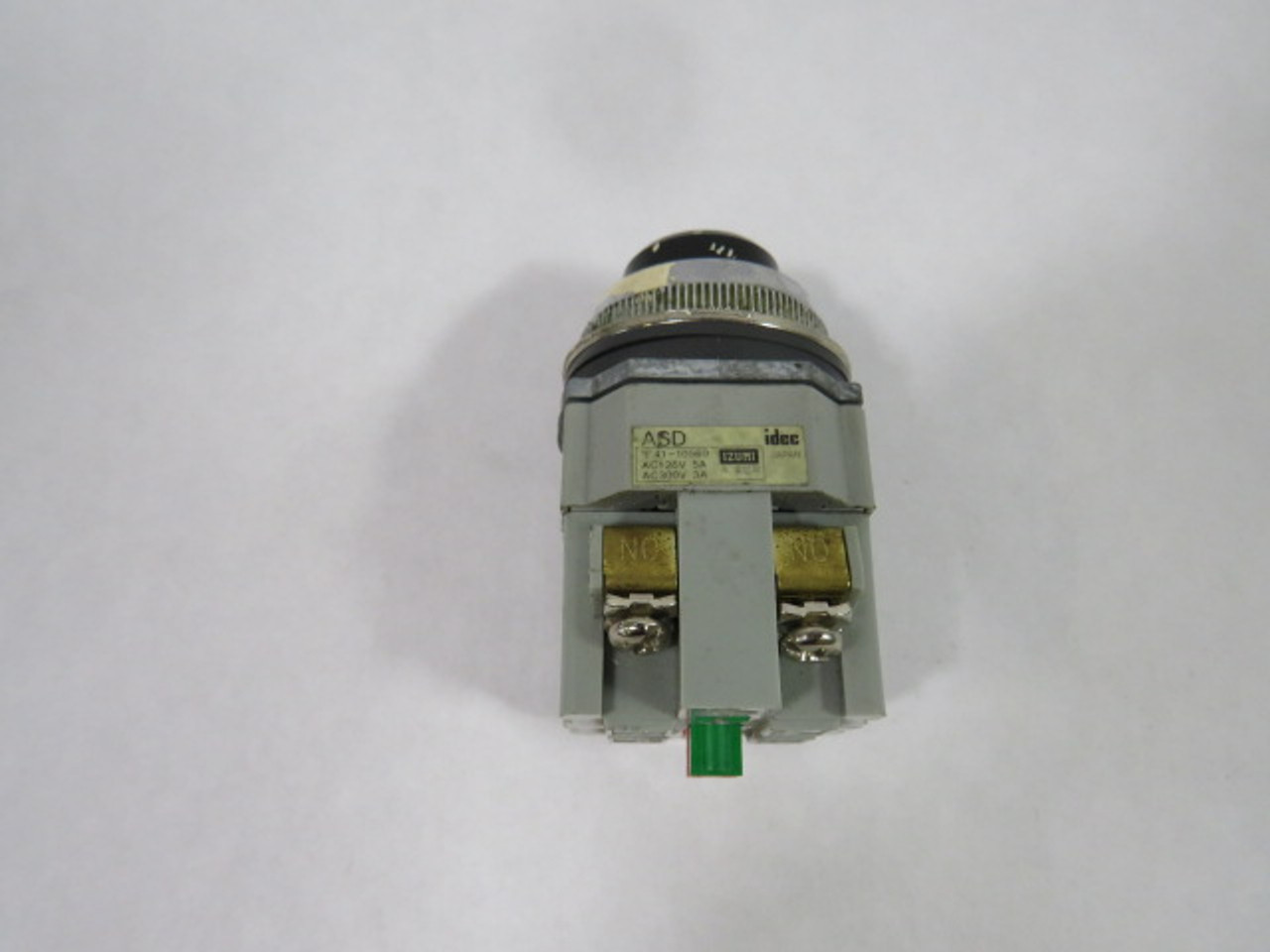IDEC ASD2K11N 2-Pos Key Selector Switch 3-5A 125-300VAC 1NO/1NC No Key USED