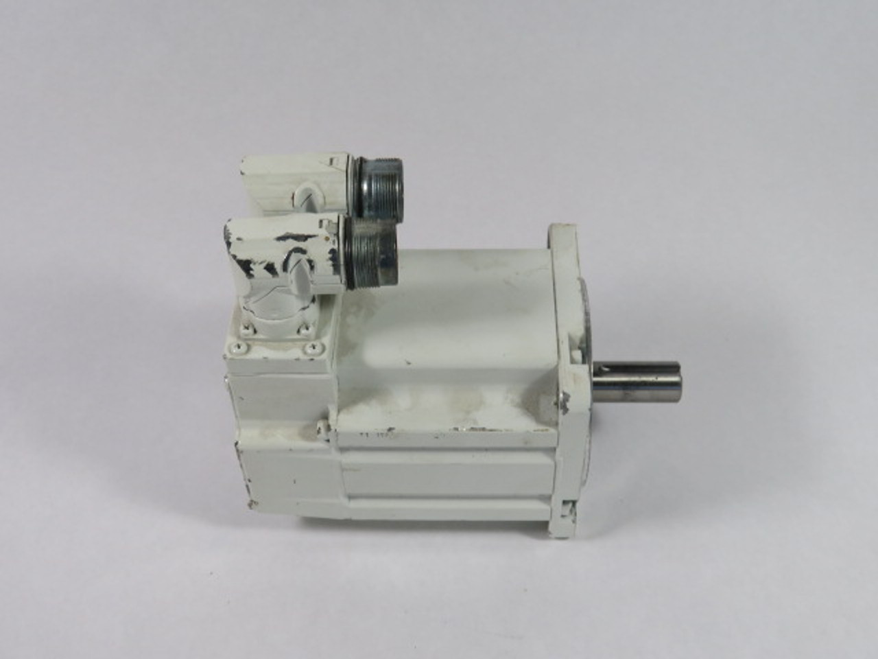 Allen-Bradley MPF-B310P-SJ22AA Servo Motor 460V 1.58Nm 0.20Ohms 2.3A USED