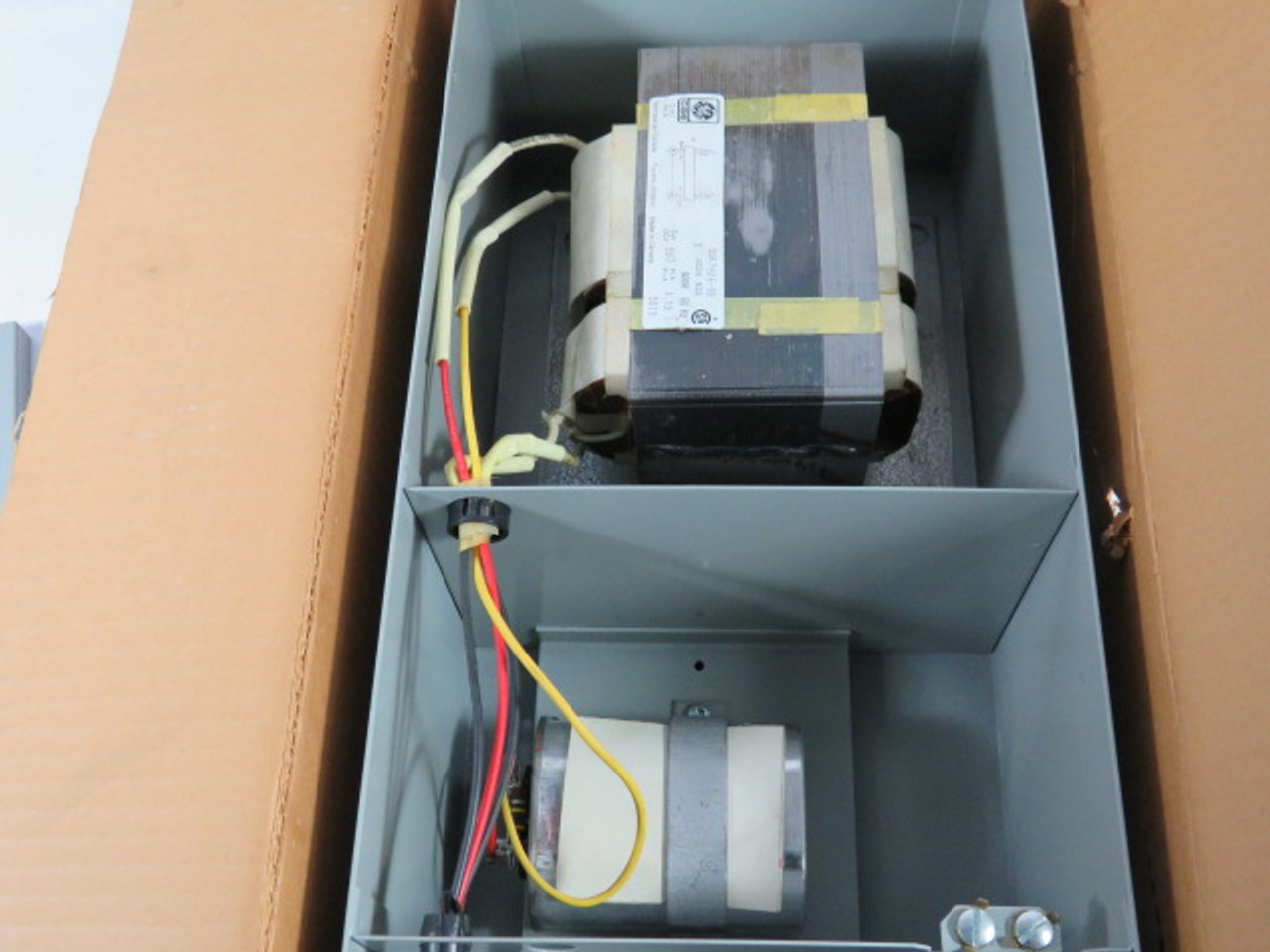 General Electric 18A3792E Enclosed HID Ballast 600V 1.52A 60Hz ! NEW !