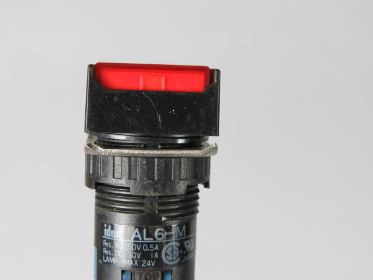 IDEC AL6Q-M14R Push Button 24V 0.5A Red Flush USED