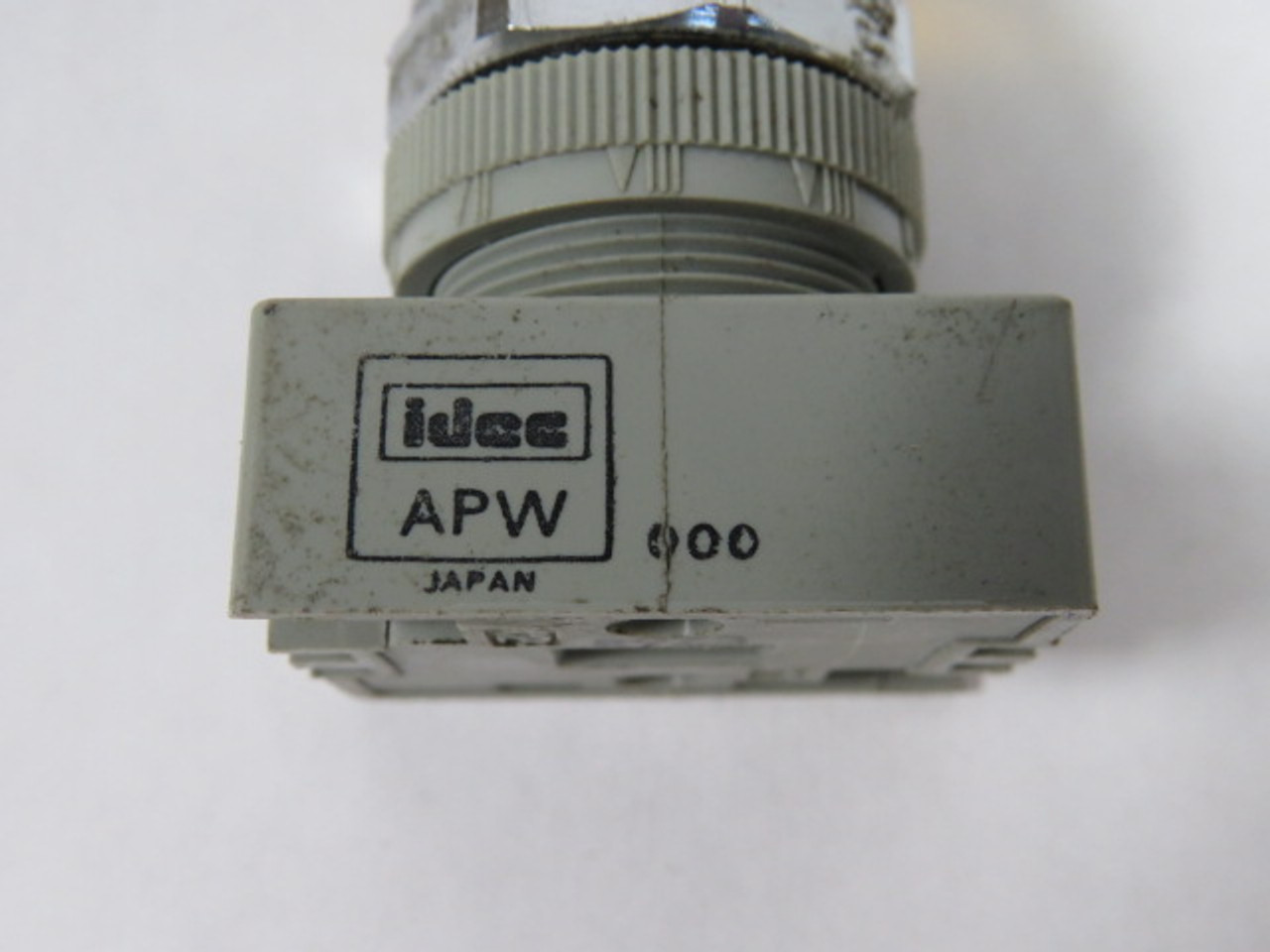 IDEC APW299-Y-6V Yellow Pilot Light 6V USED
