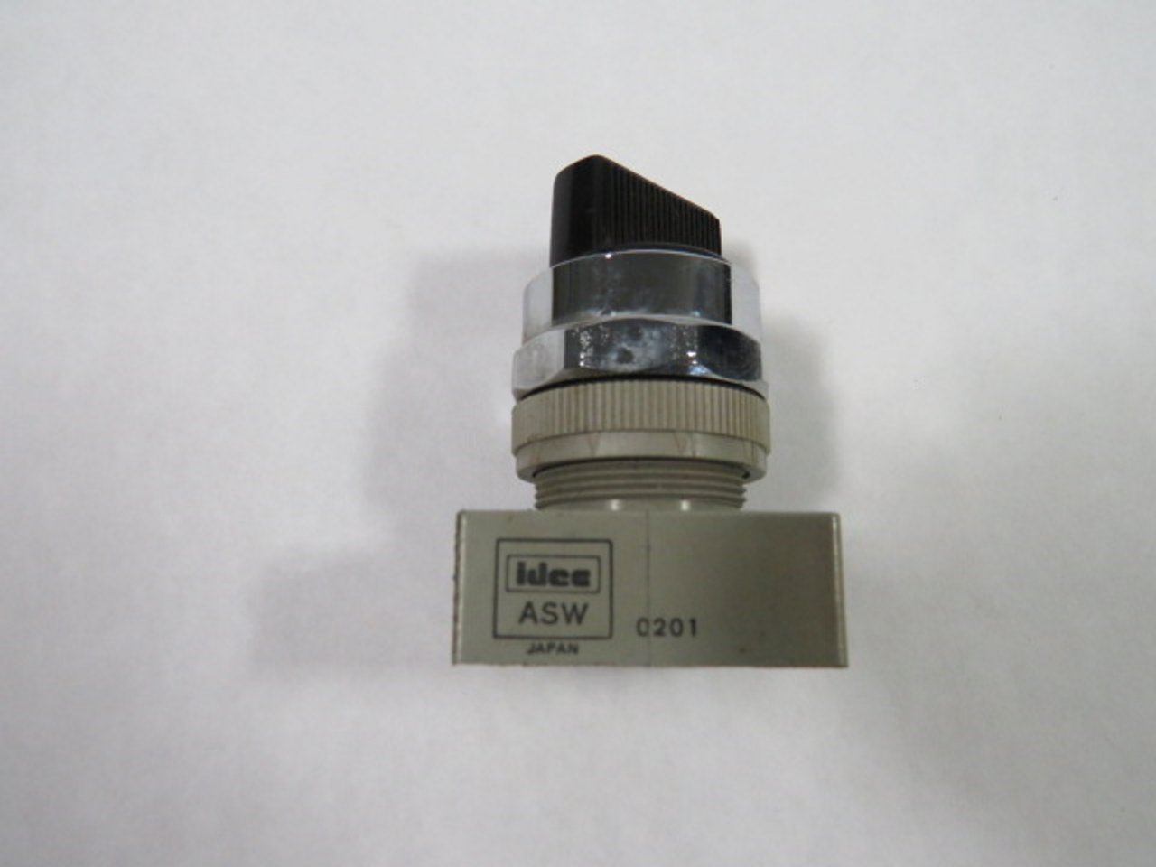 IDEC ASW200 Selector Switch 2-Position No Contacts USED
