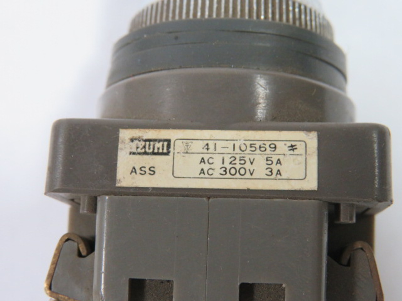 Izumi ASS211N Selector Switch 125-300VAC 3-5A 1NO/1NC 2-Position USED