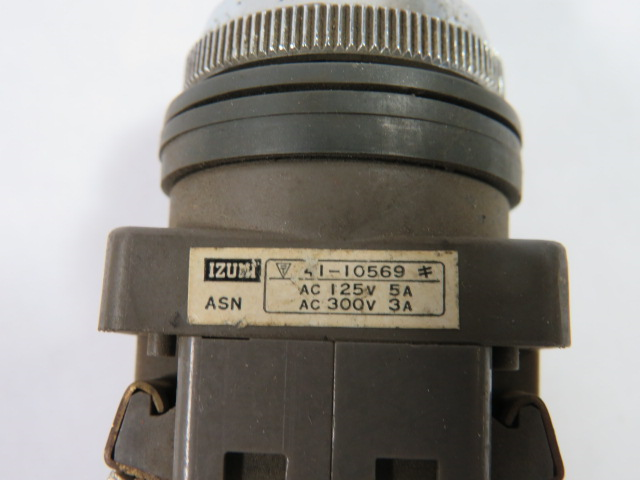 Izumi ASN311 Selector Switch 125-300VAC 3-5A 1NO/1NC 2-Position USED