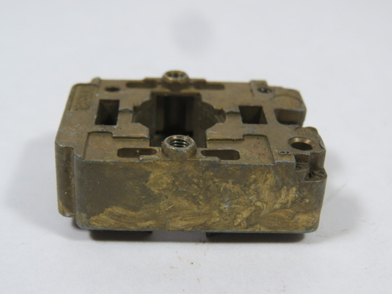 Allen-Bradley 800E-A2L Mounting Latch Gold USED