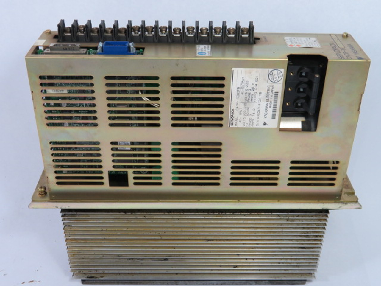 Yaskawa Electric CACR-IR30SFB ServoPack Drive 4HP 3Ph 0-230V 26A USED