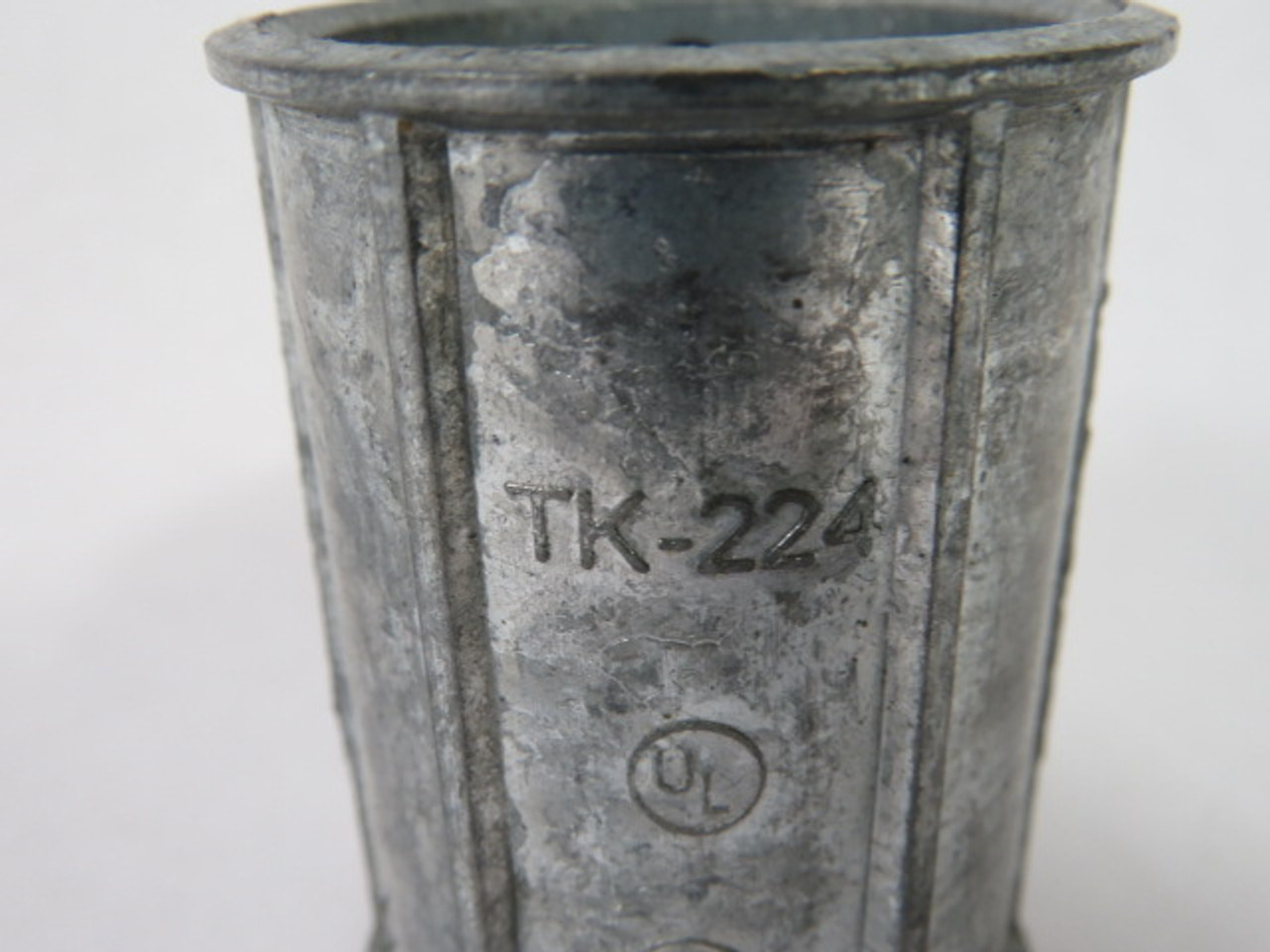 Thomas & Betts TK-224 Screw Coupling 1-1/4" USED