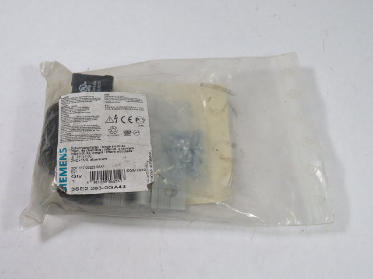 Siemens 3SE2-283-0GA43 Safety Switch Hinge 1NO 2NC M20x1.5 2.5A 250V ! NWB !