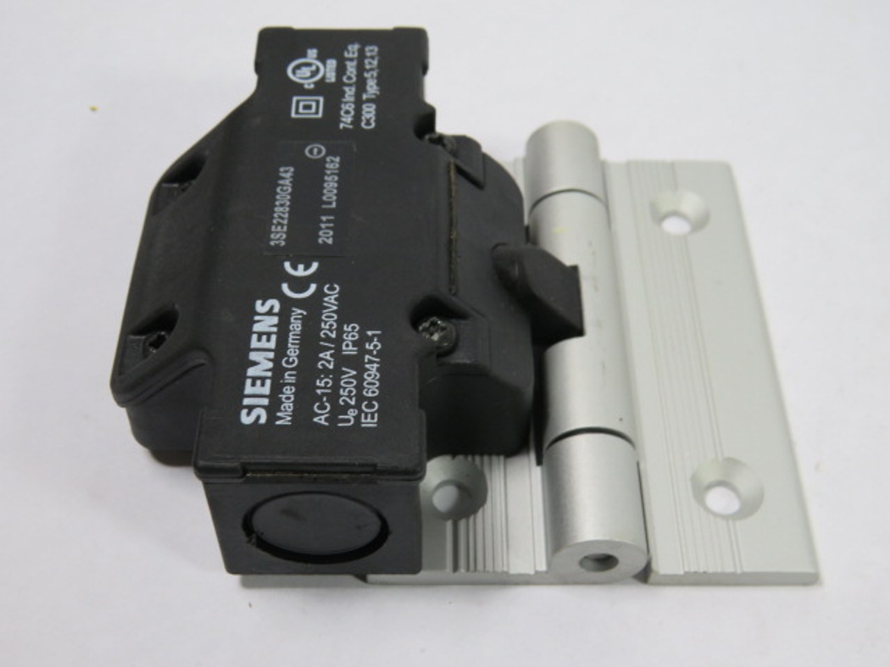 Siemens 3SE2-283-0GA43 Safety Switch Hinge 1NO 2NC M20x1.5 2.5A 250V ! NWB !