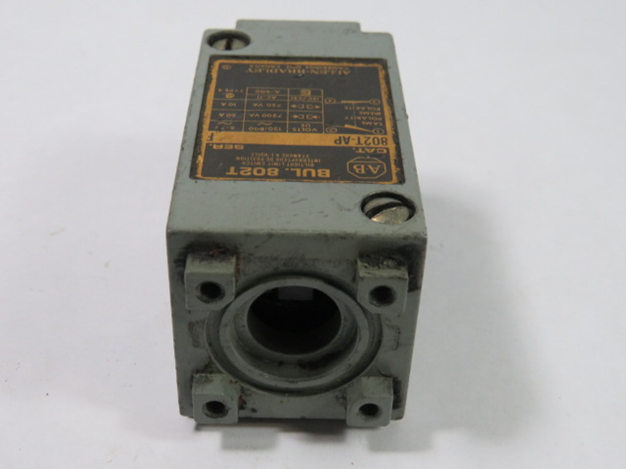 Allen-Bradley 802T-AP Ser F Limit Switch W/O Head 10A 600V 1/2" NPT USED