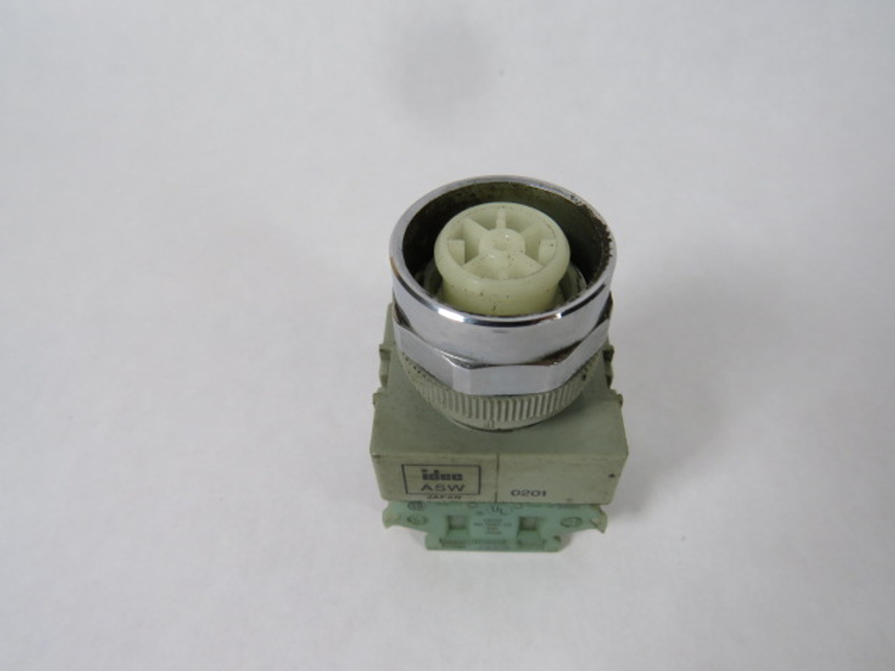IDEC ASW220 Selector Switch 600V 10A 2NO 2-Position No Operator USED