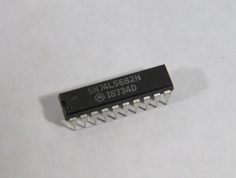 Motorola SN74LS682N 8 Bit Identity Comparator IC Chip 20 Pin ! NOP !