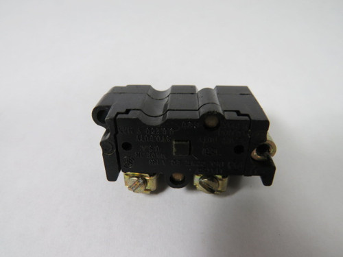 Cutler-Hammer E300677 Contact Block 600VAC 250VDC 1NO USED