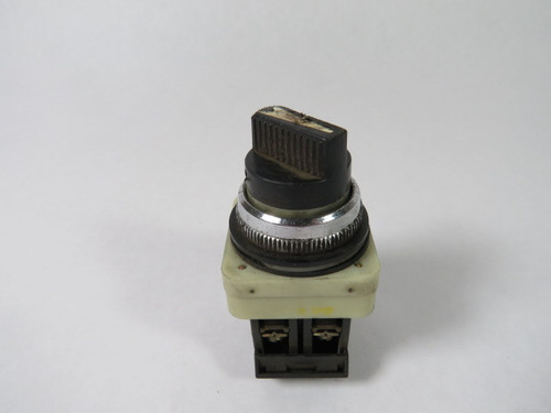 Fuji Electric AH30-P2B11 Selector Switch 6A 250V 1NO/1NC 2-Pos COSMETIC DMG USED