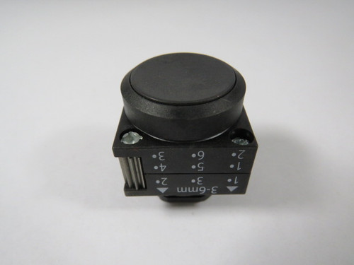 Siemens 3SB3000-0AA11 Push Button w/ Black Flat Button USED