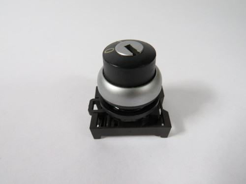 Cutler-Hammer M22-WRS Key-Operated Selector Switch 2-Position No Key USED