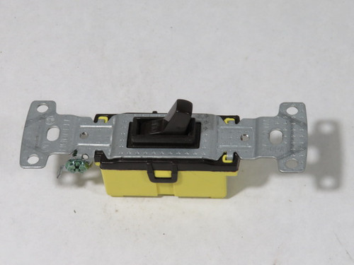 Hubbell RS315 15A 120VAC 3 Way Light Switch Yellow USED