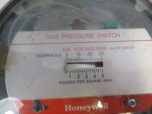 Honeywell C437E-1027 Gas Pressure Switch 1/2"NPT 5PSI 3500mm 35KP USED