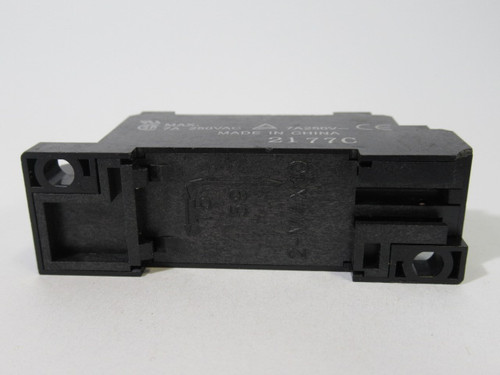 Omron PYF08A-E Relay Socket 250VAC MISSING RAIL CLIP & COSMETIC DAMAGE USED