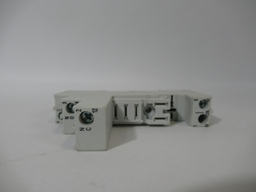 Allen-Bradley 700-HN221 Relay Socket Series B 16A 300V Missing Clip USED