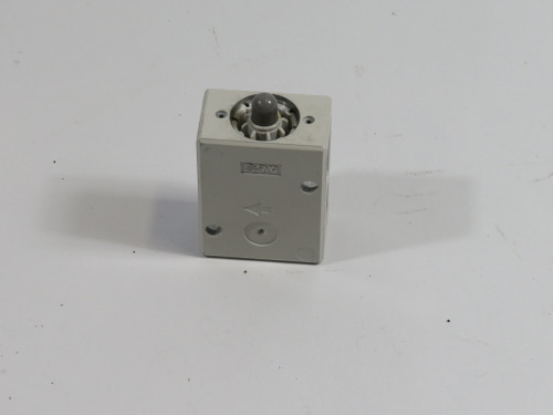 SMC VM220-02 Mechanical Valve 0-1 MPa 2-Port 1/4 NPT NO LEVER USED