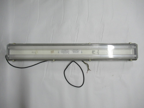 CBM WP-2-32RS-120-END-ESB 4' T8 Luminaire Fixture *Missing Clip* USED