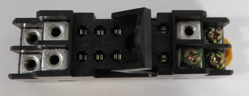 Omron P2RF-08 Relay Socket Base 250V 5A 8 Pin BRKN CLAMP W/O SCREWS USED