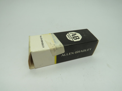 Allen-Bradley 800MR-A2AK Push Button Ser C 300VAC 1NO 1NC ! NEW !