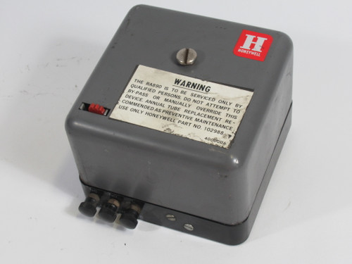 Honeywell RA890E1884 Flame Control Unit 240V 50/60CY USED