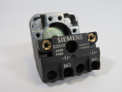 Siemens 52PA8A3 Series F Green Flush Momentary Push Button Assembly USED