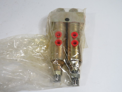 Lincoln 81770-2 Lubricant Metering Device 2 Outlets MISSING HARDWARE ! NEW !