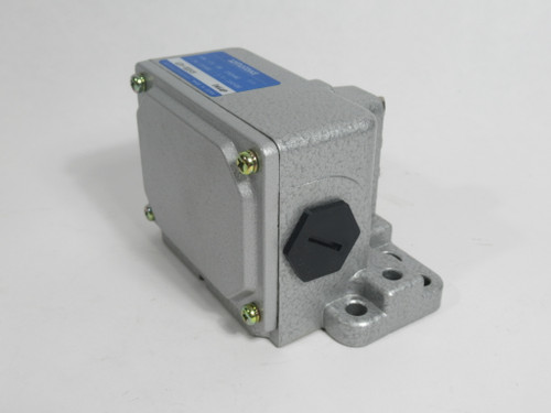Yamatake LDV-5304S-Z Limit Switch 10A 125/250VAC 1/2A-125VDC 1/4A-250VDC NEW