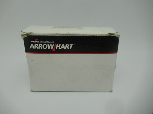 Cooper Arrow Hart L620RW Watertight Receptacle 2P 3W Grounding DAMAGED BOX NEW