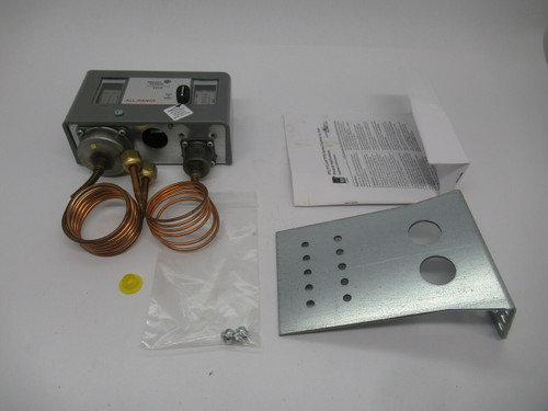 Johnson Controls P70MA-1C Dual Pressure Control Low Range 20"Hg Vac/100 psig NEW