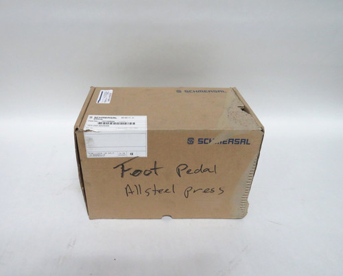 Schmersal TFH-232-22UEDR Hooded Foot Switch 2NO/2NC *Damaged/Open Box* USED