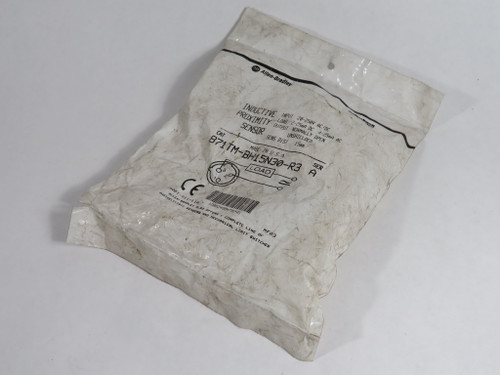 Allen-Bradley 871TM-BH15N30-R3 Proximity Switch 20-250VAC/DC BAG DAMAGE NWB
