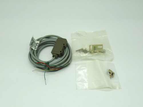 Cutler-Hammer E65CBL3 Photoelectric Sensor 16FT 10-30VDC *Cosmetic Damage* NEW
