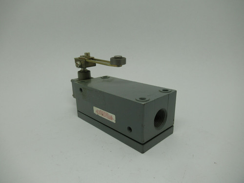 Allen-Bradley 802XR-L1F7 Limit Switch 5A 600V C/W 40182-004-55 Head USED