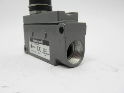 Honeywell BZE7-2RN-PG Limit Switch IP65 Snap Action 480V NO/NC USED