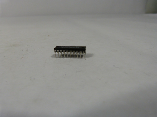 Texas Instruments SN74LS374N Plastic Dipped 14 Pin Integrated Circuit USED