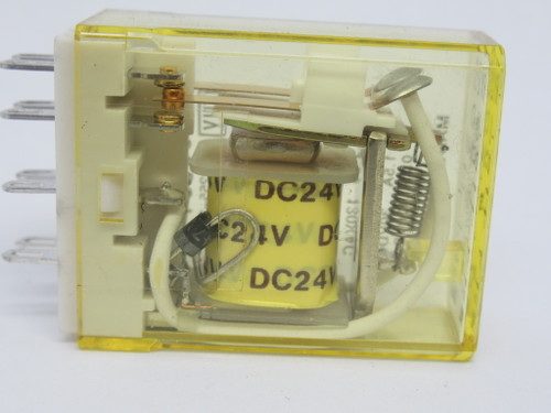 IDEC RY2S-UD-DC24V Plug In Relay 24VDC 3A 8-Blade DPDT USED