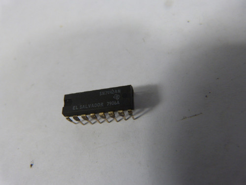 Texas Instruments SN7442AN Plastic Dipped 14 Pin Integrated Circuit USED