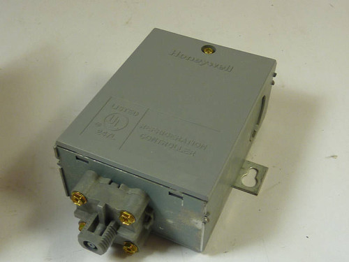 Honeywell P.E. Relay 10psi SPDT P658A 1013 2 USED