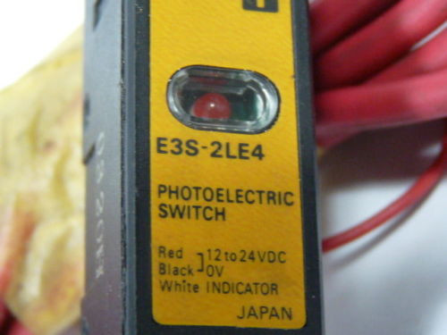 Omron E3S-2LE4 Photoelectric Light Source USED