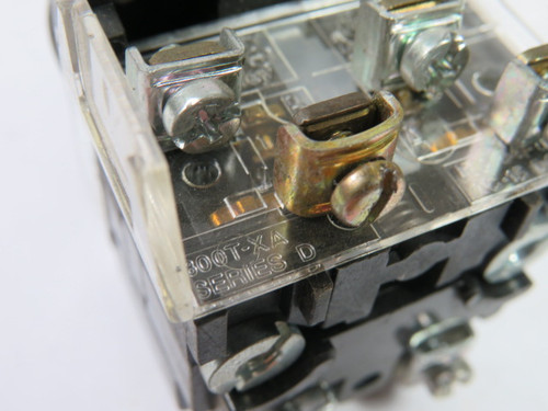 Allen-Bradley 800H-PRT16G Push Button 120VAC 50/60Hz Green Lens 1NO 1NC USED