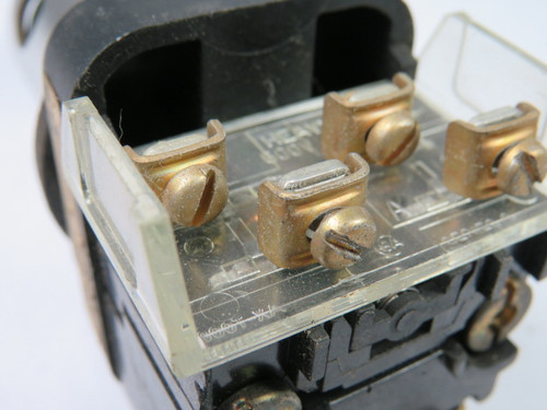 Allen-Bradley 800T-PA16G Ser B Push Button 120VAC 50/60Hz Green 1NO 1NC USED